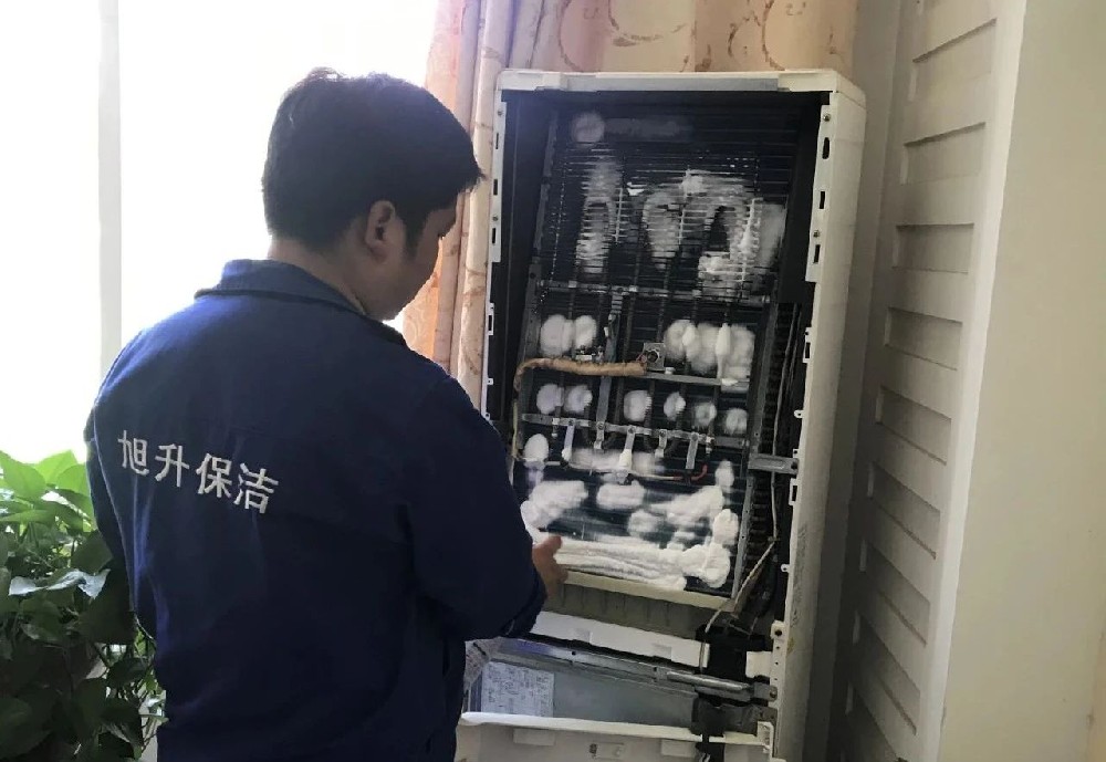 “空調(diào)耗電量飆升？深度清洗立省30%電費！”